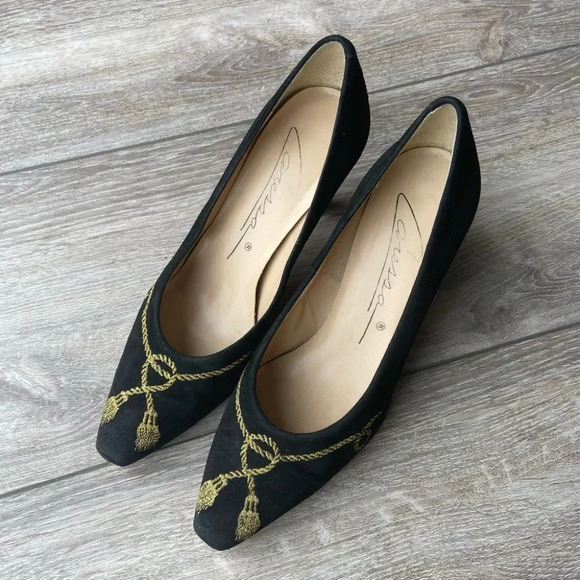 Caressa Made in Spain Suede Leather Embroidery Pumps - Picture 2 of 14